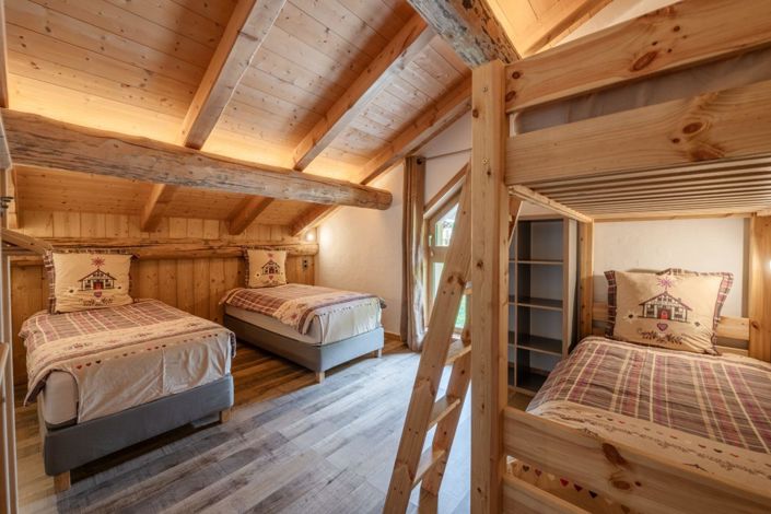 Image No.7-10 Bed House for sale