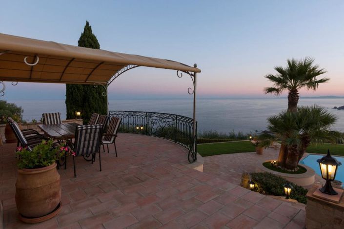 Image No.11-8 Bed House for sale