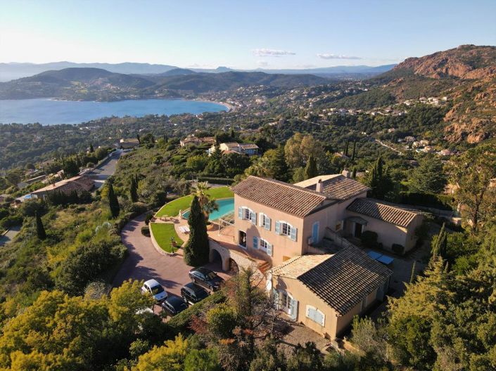 Image No.2-8 Bed House for sale