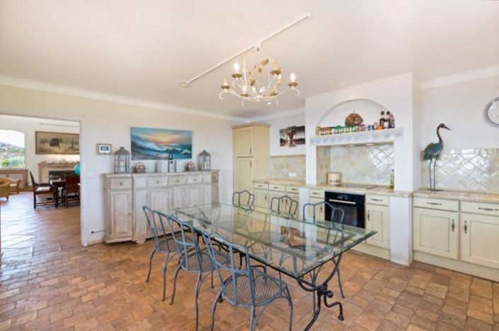 Image No.5-8 Bed House for sale