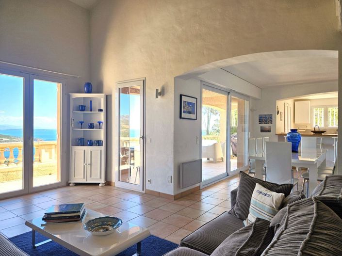 Image No.4-8 Bed House for sale