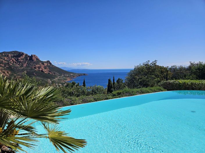 Image No.6-8 Bed House for sale