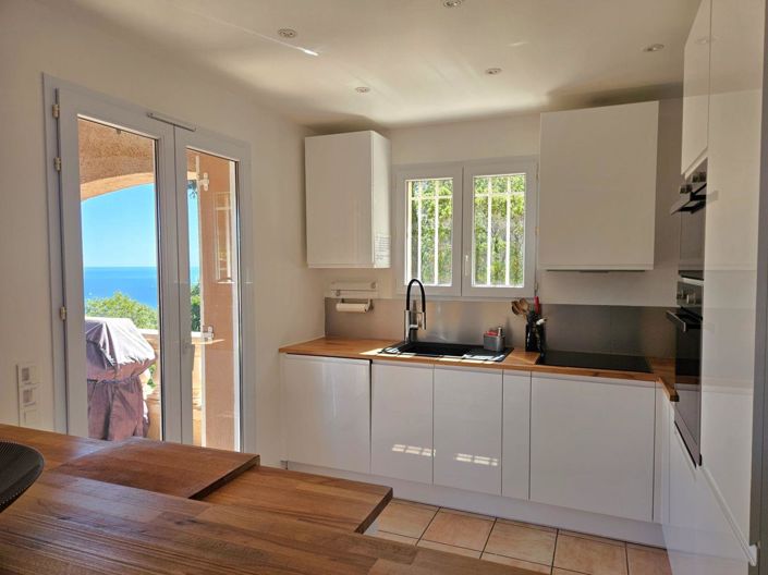 Image No.7-8 Bed House for sale