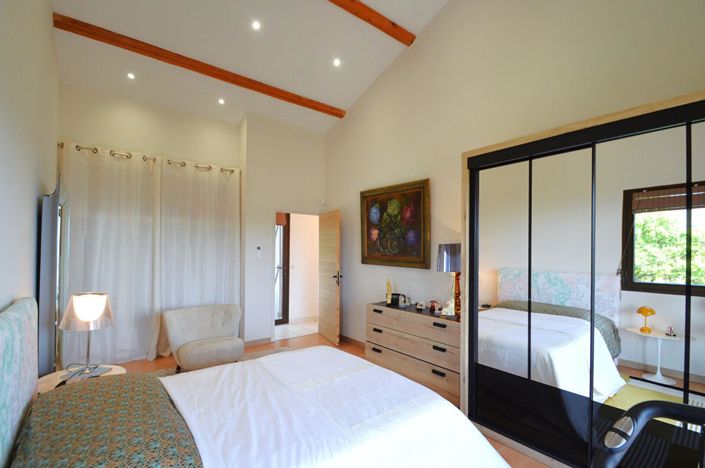 Image No.12-5 Bed Property for sale