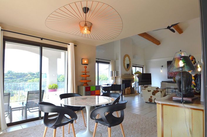 Image No.2-5 Bed Property for sale