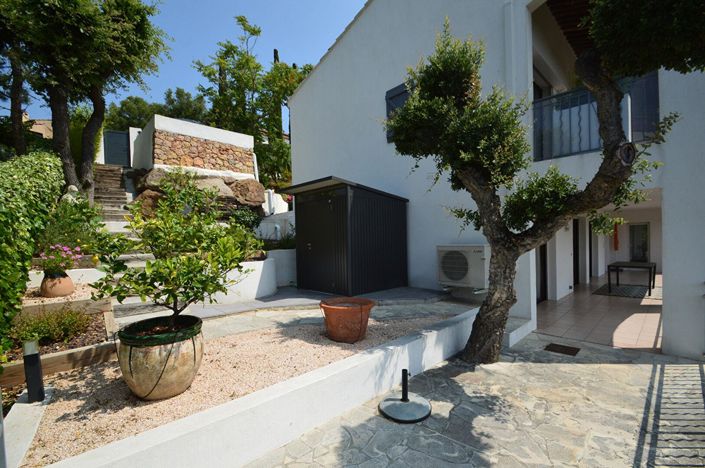 Image No.6-5 Bed Property for sale