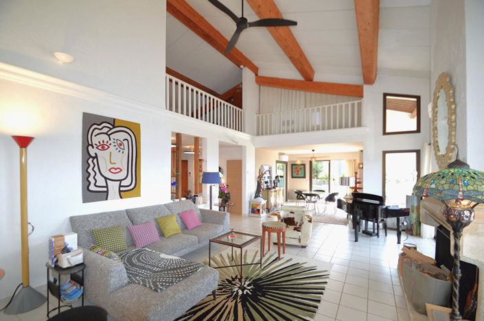 Image No.9-5 Bed Property for sale