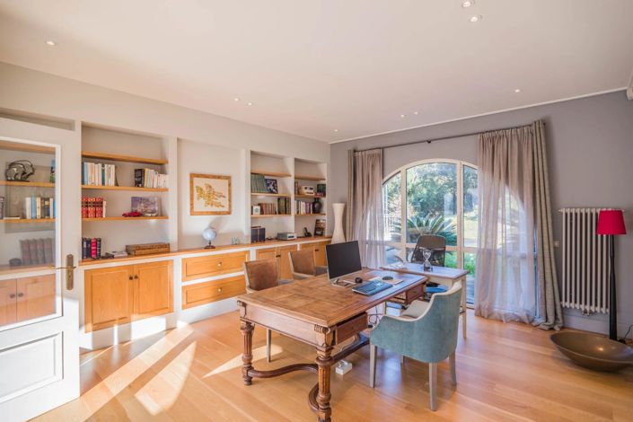 Image No.11-8 Bed House for sale