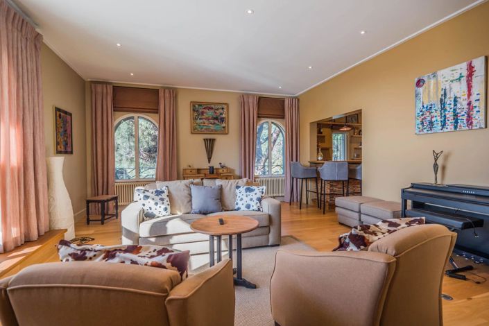 Image No.9-8 Bed House for sale