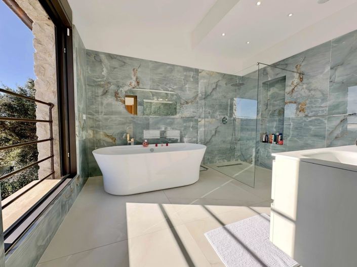 Image No.10-5 Bed House for sale