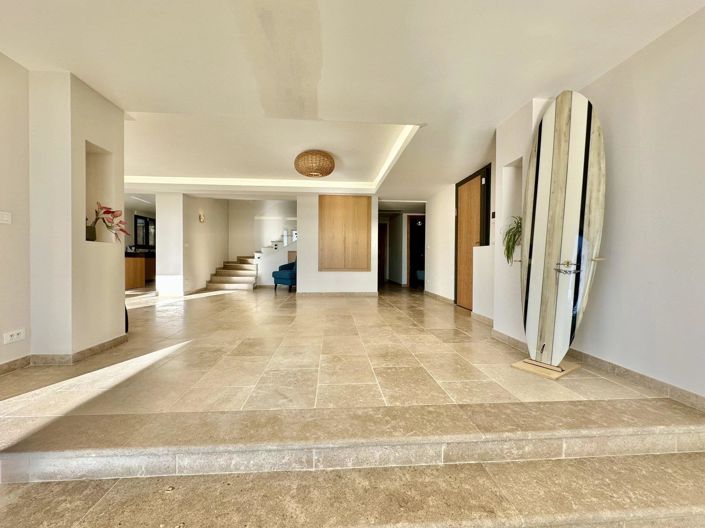 Image No.6-5 Bed House for sale