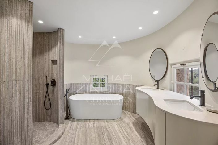 Image No.10-6 Bed House for sale