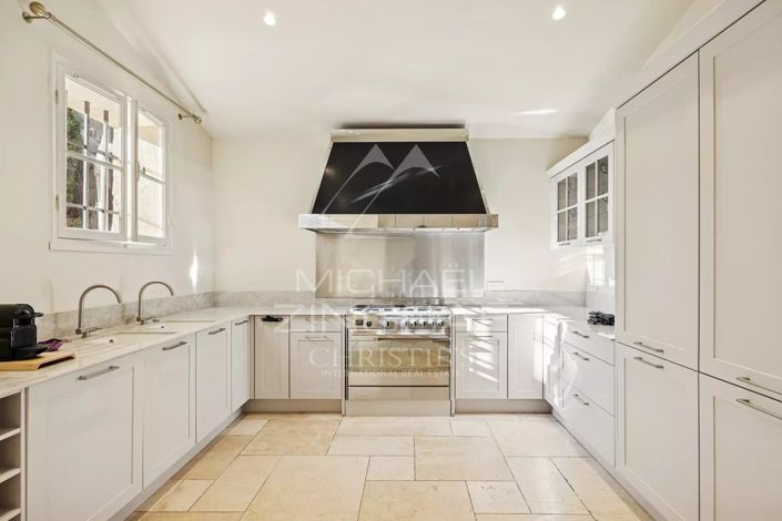 Image No.7-6 Bed House for sale