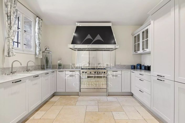 Image No.7-6 Bed House for sale