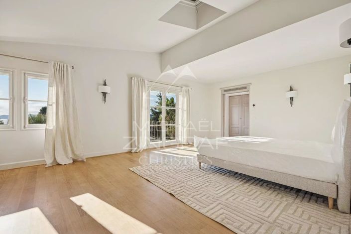 Image No.8-6 Bed House for sale