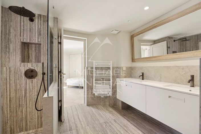 Image No.9-6 Bed House for sale