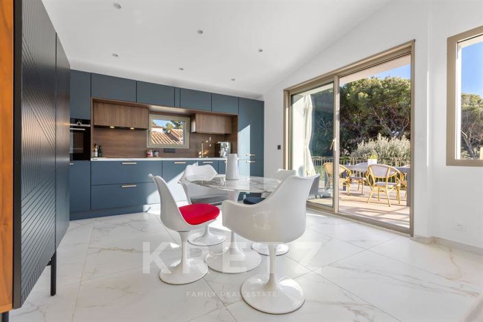 Image No.5-4 Bed House for sale