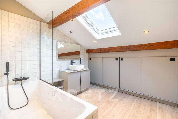 Image No.6-6 Bed House for sale