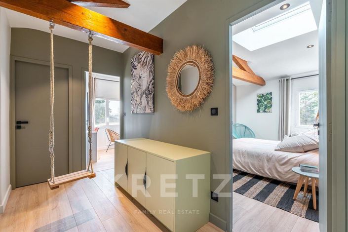 Image No.8-6 Bed House for sale