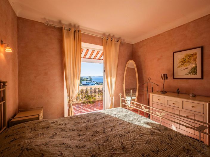 Image No.9-4 Bed House for sale