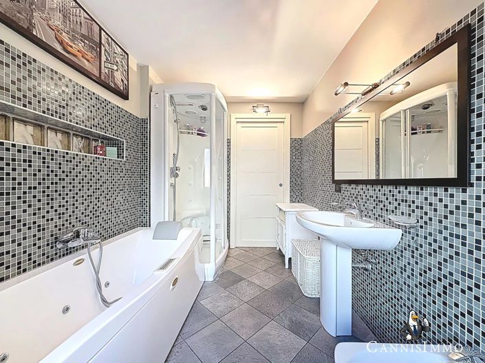 Image No.8-3 Bed Apartment for sale