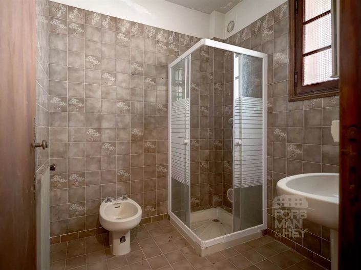 Image No.11-6 Bed House for sale