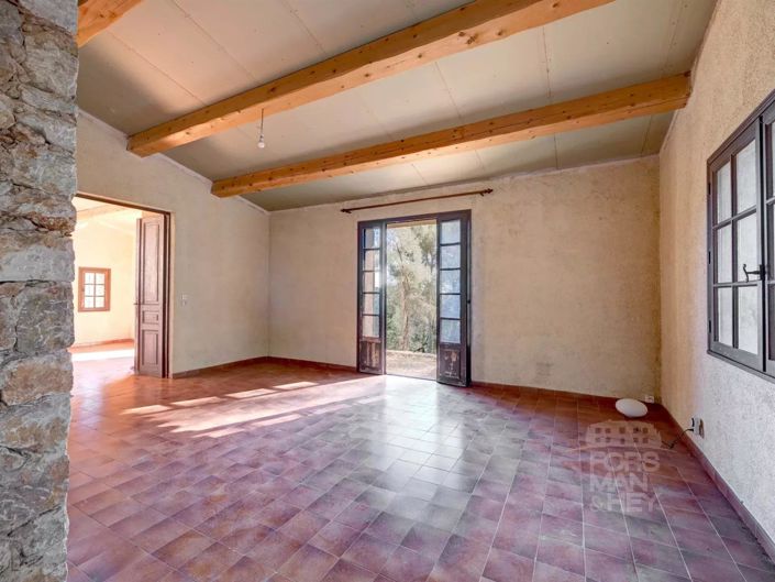 Image No.8-6 Bed House for sale