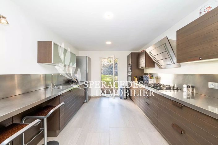 Image No.10-3 Bed House for sale