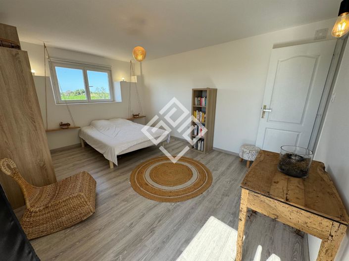 Image No.8-5 Bed House for sale