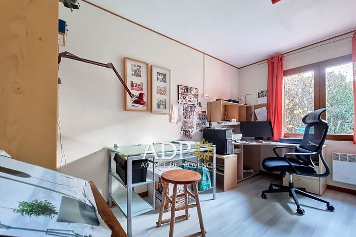 Image No.10-3 Bed House for sale