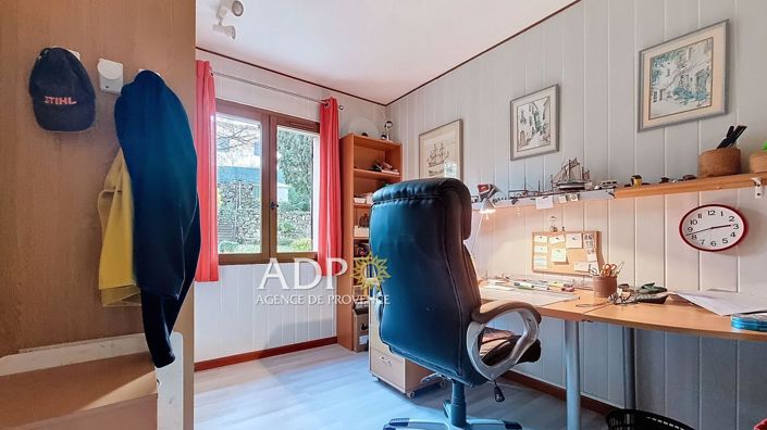 Image No.11-3 Bed House for sale