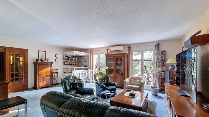 Image No.6-3 Bed House for sale