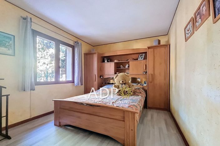 Image No.9-3 Bed House for sale