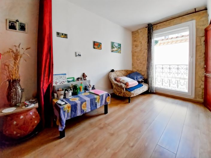 Image No.8-2 Bed House for sale