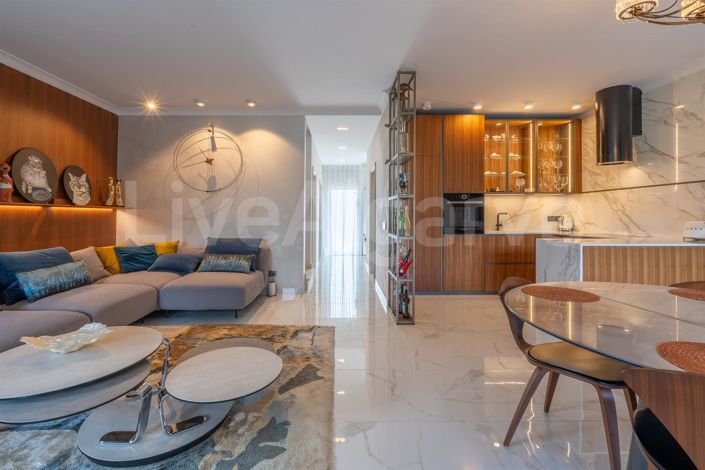 Image No.18-3 Bed House for sale