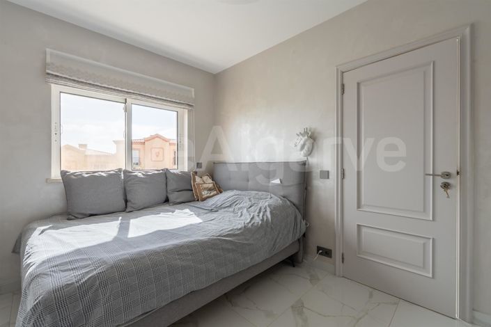 Image No.20-3 Bed House for sale