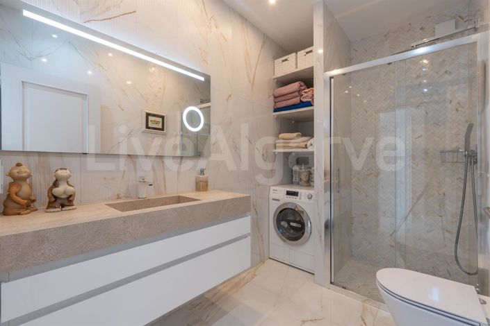 Image No.21-3 Bed House for sale