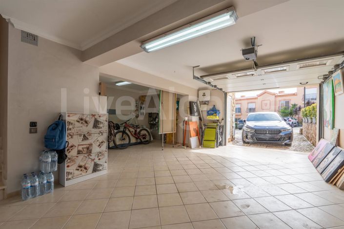 Image No.41-3 Bed House for sale