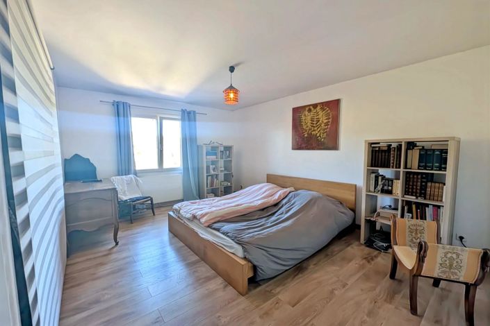 Image No.16-5 Bed House for sale