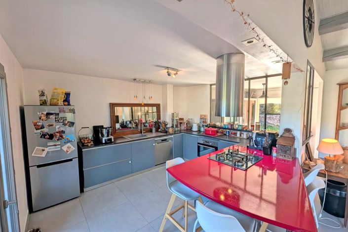 Image No.9-5 Bed House for sale