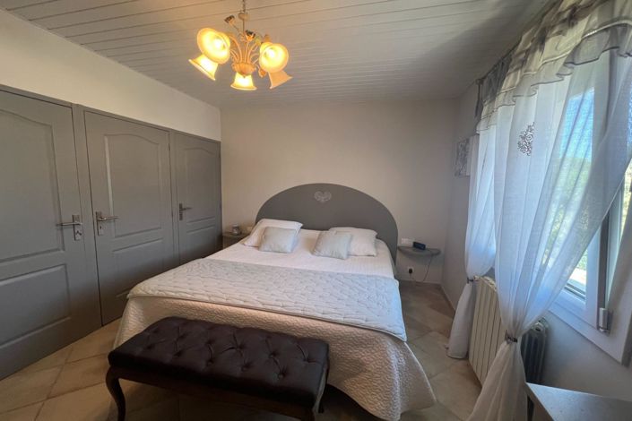 Image No.7-6 Bed House for sale