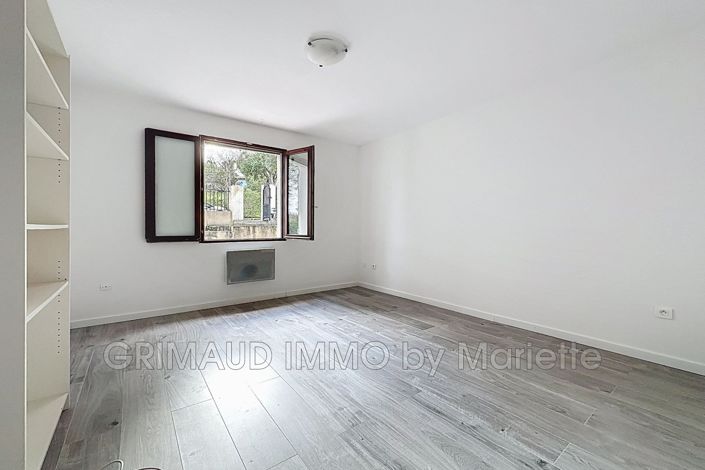 Image No.12-5 Bed House for sale