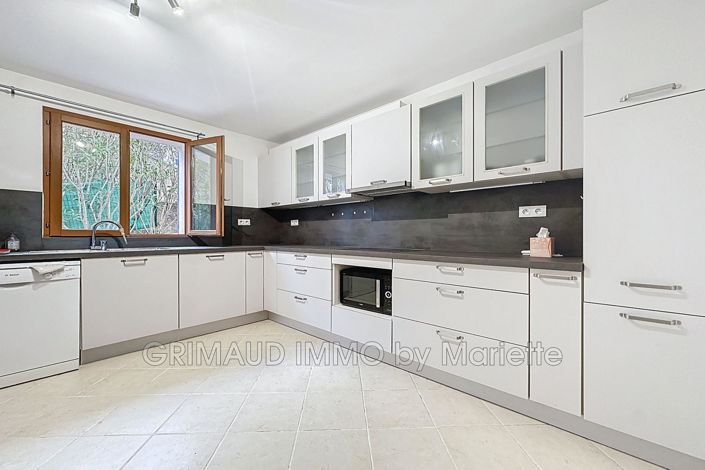 Image No.15-5 Bed House for sale