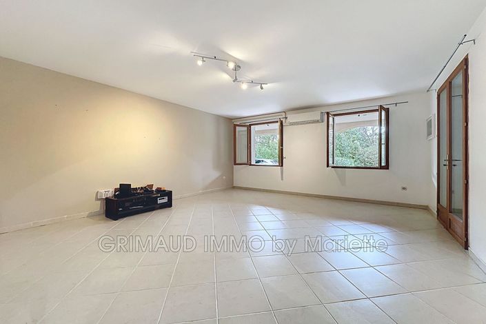 Image No.16-5 Bed House for sale