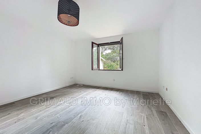 Image No.9-5 Bed House for sale