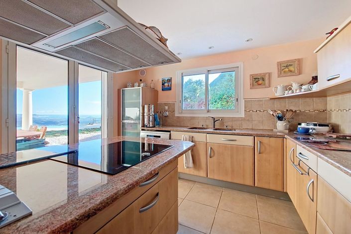 Image No.11-3 Bed House for sale