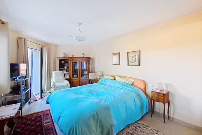 Image No.14-3 Bed House for sale