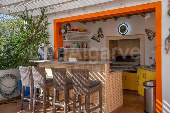 Image No.28-6 Bed House for sale