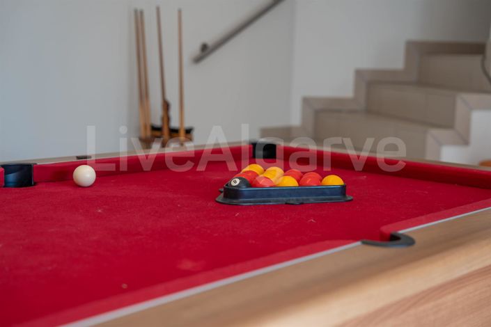 Image No.31-6 Bed House for sale