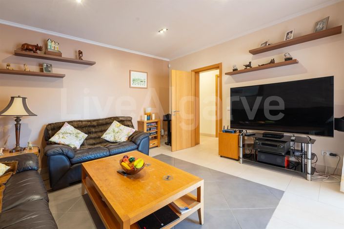 Image No.34-6 Bed House for sale